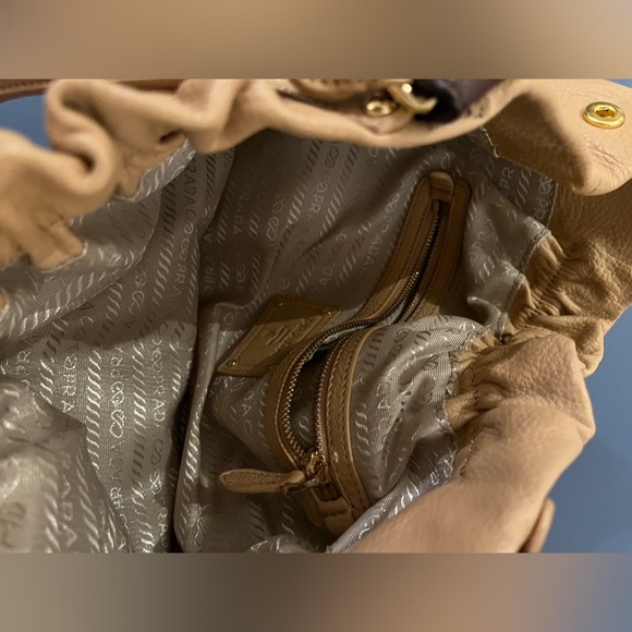 Authentic Prada handbag - Picture 6 of 7